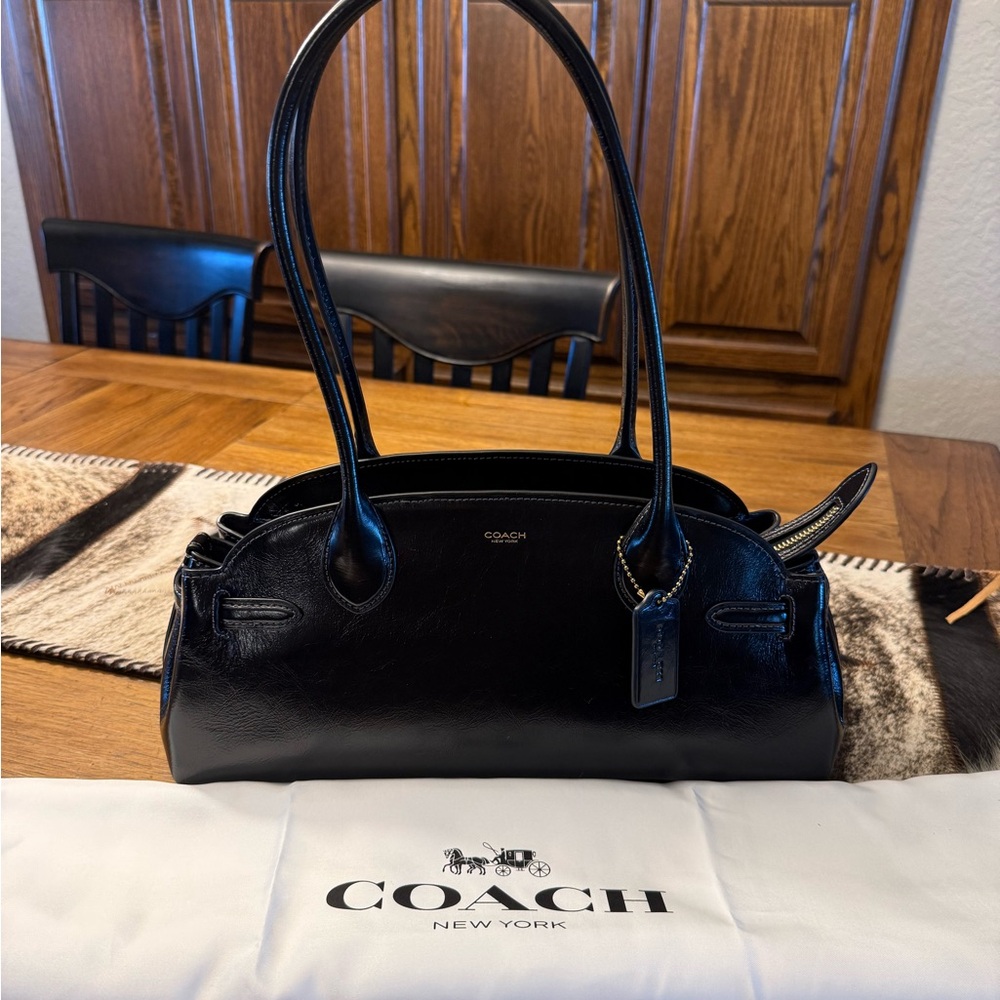 Coach Empire 34